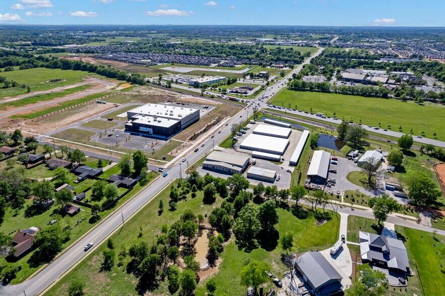 More Photos Of 4104 S Honeysuckle Ln, Rogers Warehouse For Lease