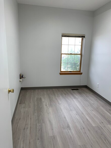 More Photos Of 129 S Washington St, Oxford Medical For Lease