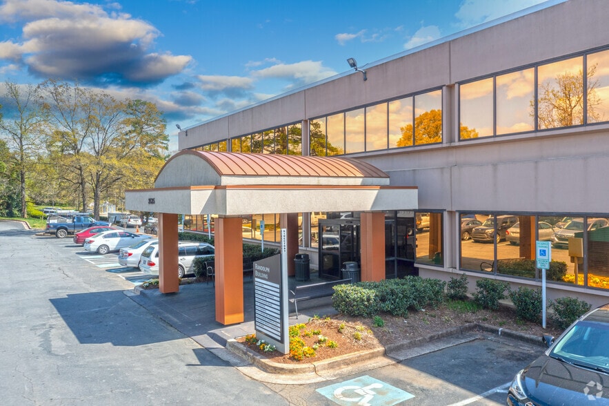 More Photos Of 3541 Randolph Rd, Charlotte Unknown For Lease