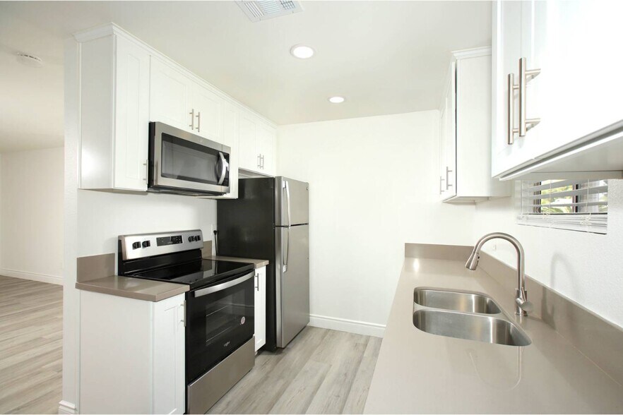 More Photos Of 145 W Grove St, Rialto Apartments For Sale