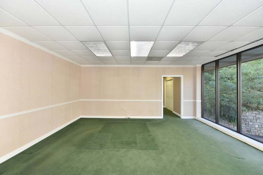 More Photos Of 3120 Medlock Bridge Rd, Peachtree Corners Light Distribution For Lease