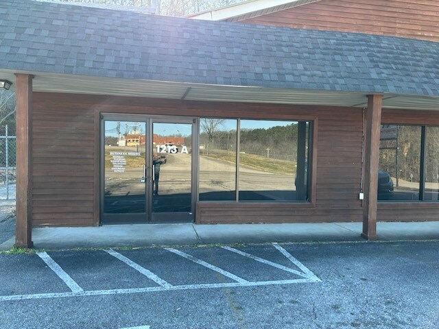 More Photos Of 1213 W Gaines St, Lawrenceburg Flex For Sale