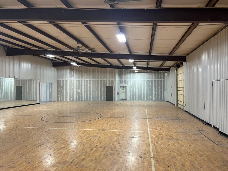 More Photos Of 10100 Hicks Field Rd, Fort Worth Warehouse For Lease