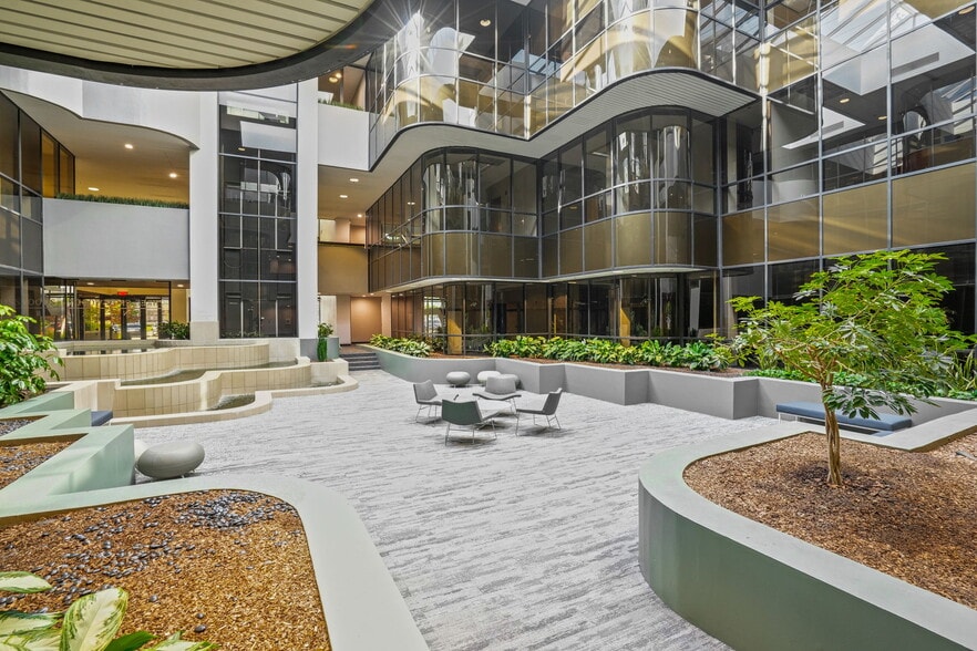 More Photos Of 200 E Campus View Blvd, Columbus Office For Lease