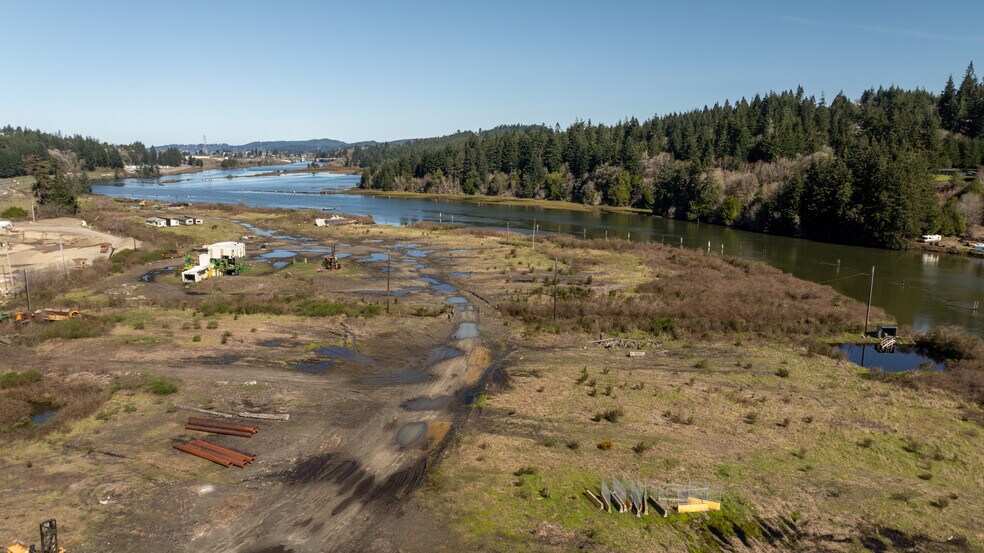 More Photos Of 93761 Hackett Ln, Coos Bay Distribution For Sale