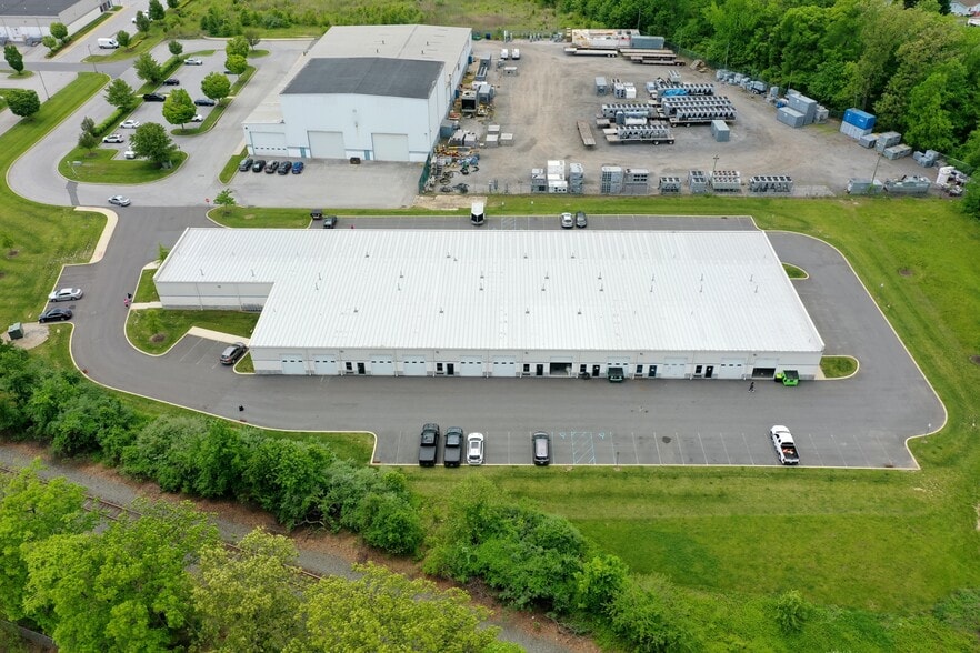 More Photos Of 400 Carson Dr, Bear Light Distribution For Lease