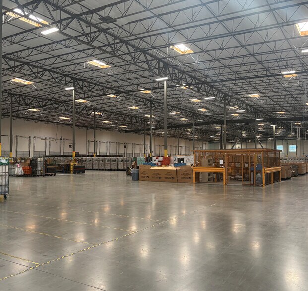More Photos Of 27400 5th St, Highland Warehouse For Lease