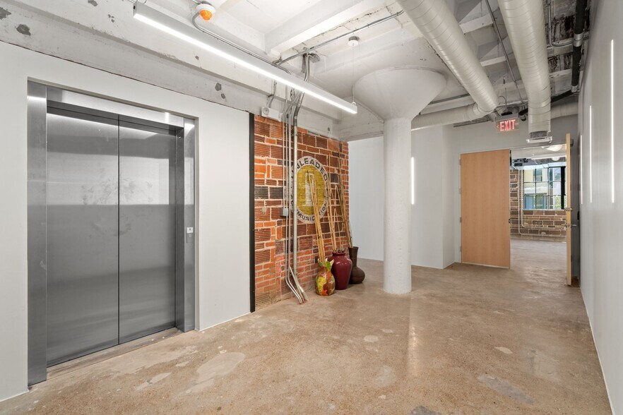 More Photos Of 1701 Commerce St, Houston Loft Creative Space For Lease