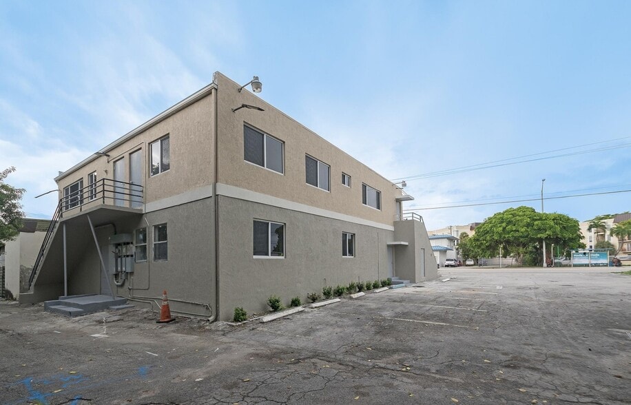 More Photos Of 11911 W Dixie Hwy, Miami Lodge Meeting Hall For Sale