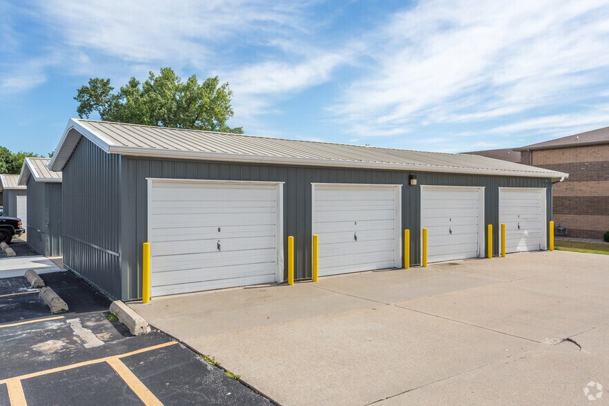 More Photos Of 317 NE Trilein Dr, Ankeny Apartments For Sale