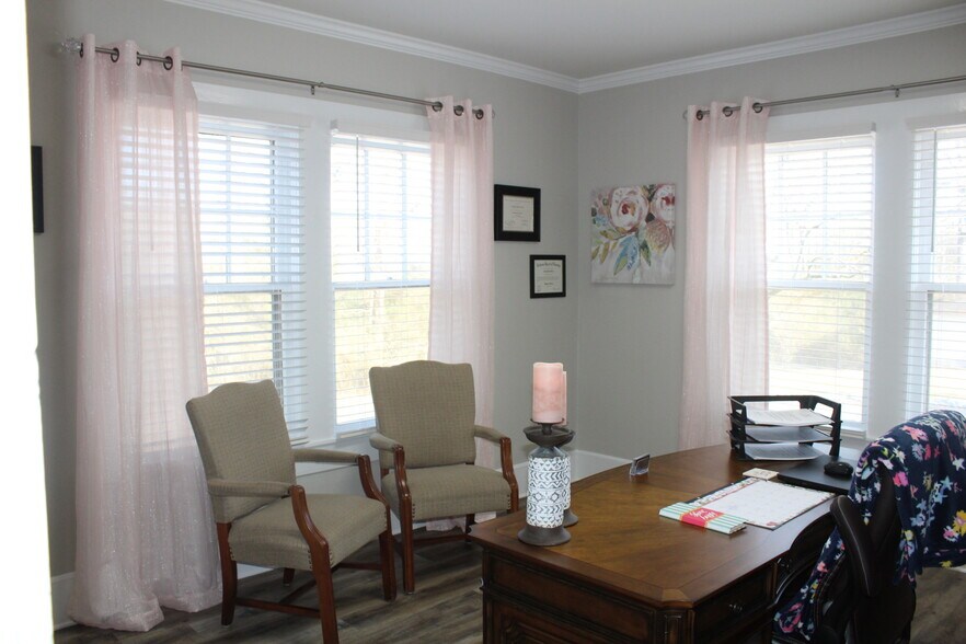 More Photos Of 400 Bexar Ave W, Hamilton Office For Sale