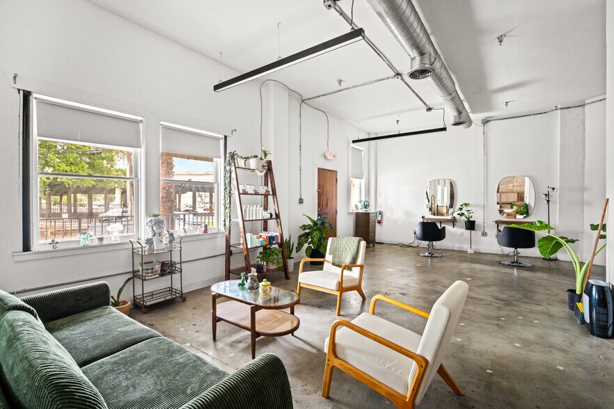 More Photos Of 1113 Vine St, Houston Loft Creative Space For Lease