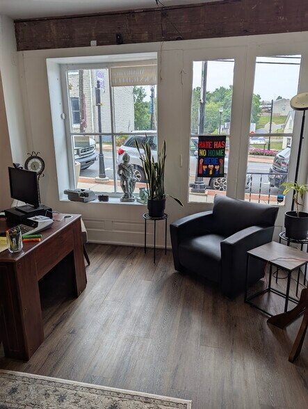 More Photos Of 123 W Main St, Middletown Storefront Retail Office For Lease