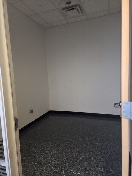 More Photos Of 2221 W Pecos Rd, Chandler Warehouse For Lease