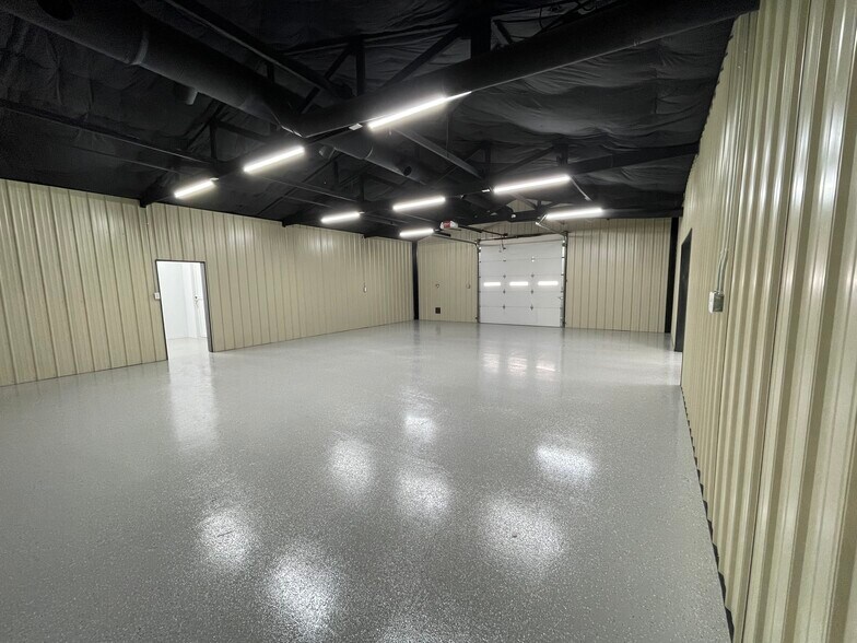 More Photos Of 341 Darnell Mealer Rd, Lewisburg Showroom For Lease