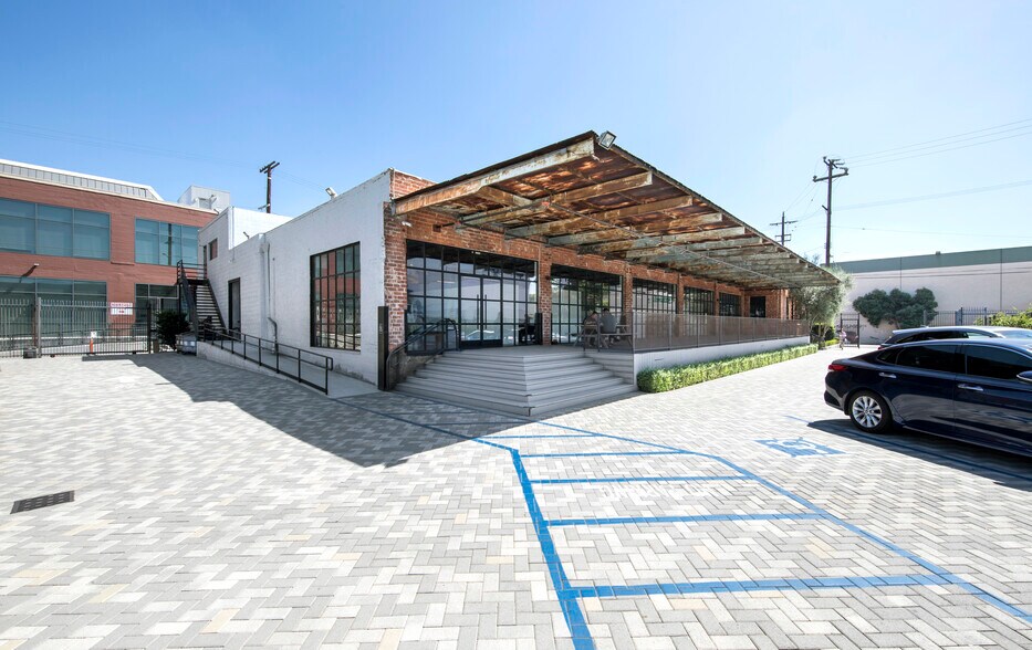 More Photos Of 2045 Violet St, Los Angeles Office For Lease