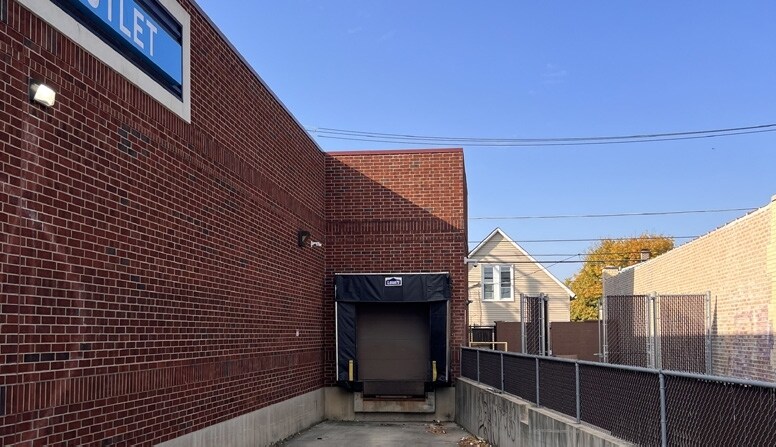 More Photos Of 4640 S Pulaski Rd, Chicago Freestanding For Lease
