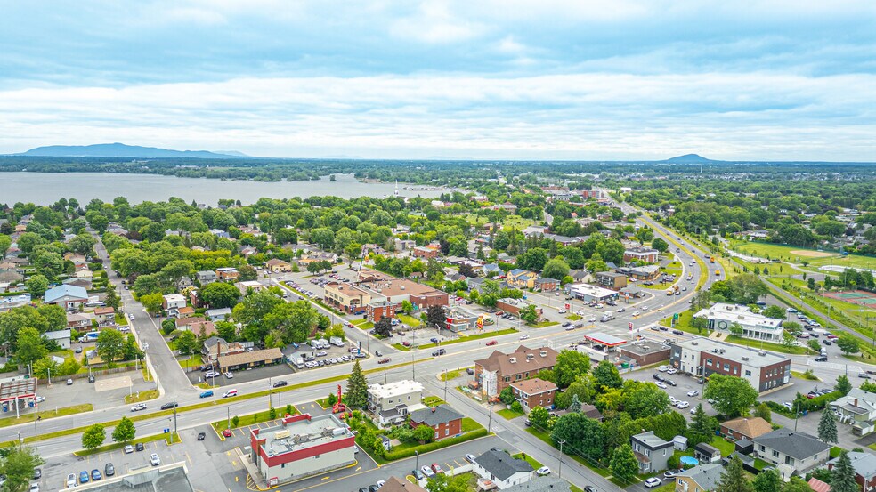 More Photos Of 900 Boul De Périgny, Chambly Freestanding For Lease