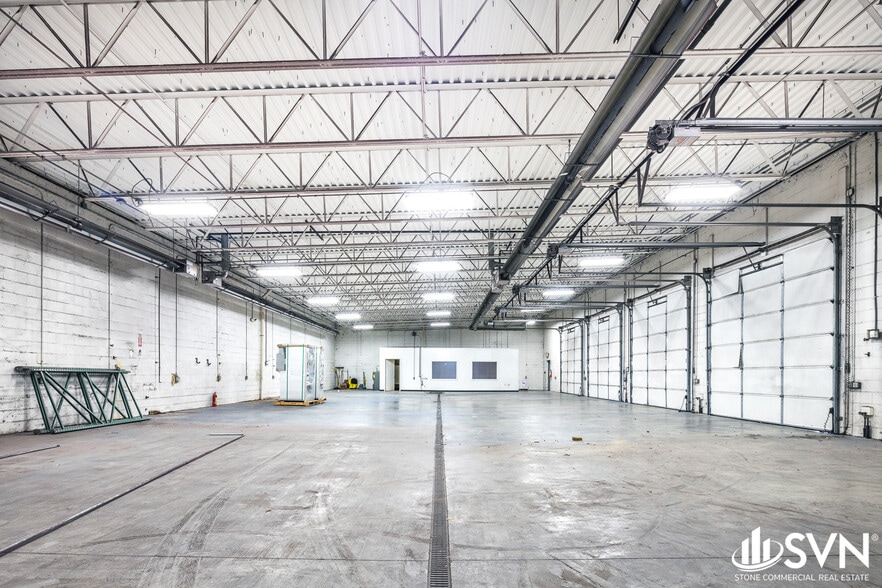 Primary Photo Of 2408 Over Dr, Lexington Industrial For Lease