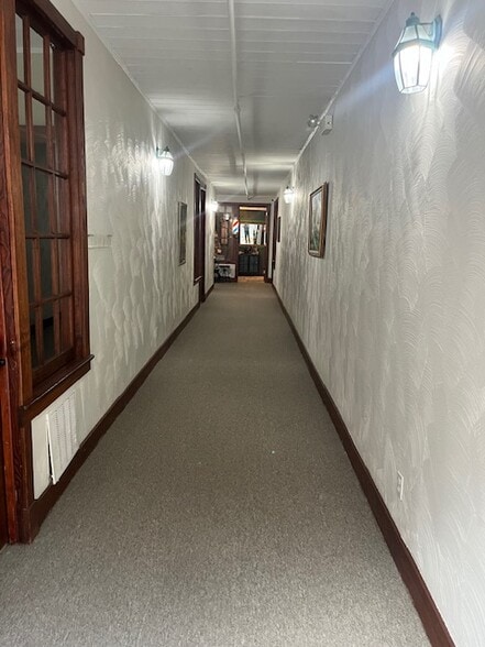 More Photos Of 250 E Main St, Canton Storefront Retail Office For Lease