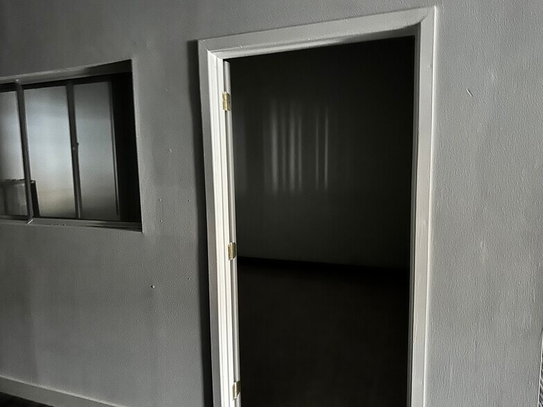 More Photos Of 10931-10991 Rosecrans Ave, Norwalk Unknown For Lease