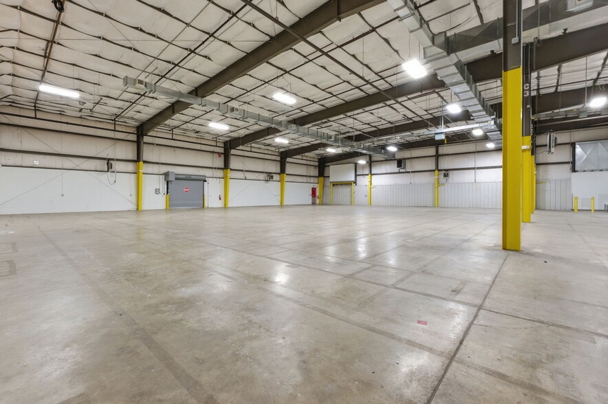 More Photos Of 324 Industrial Park Rd, Franklin Manufacturing For Lease