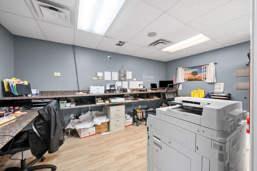 More Photos Of 112 Center Ct, Clarksville Office Residential For Sale