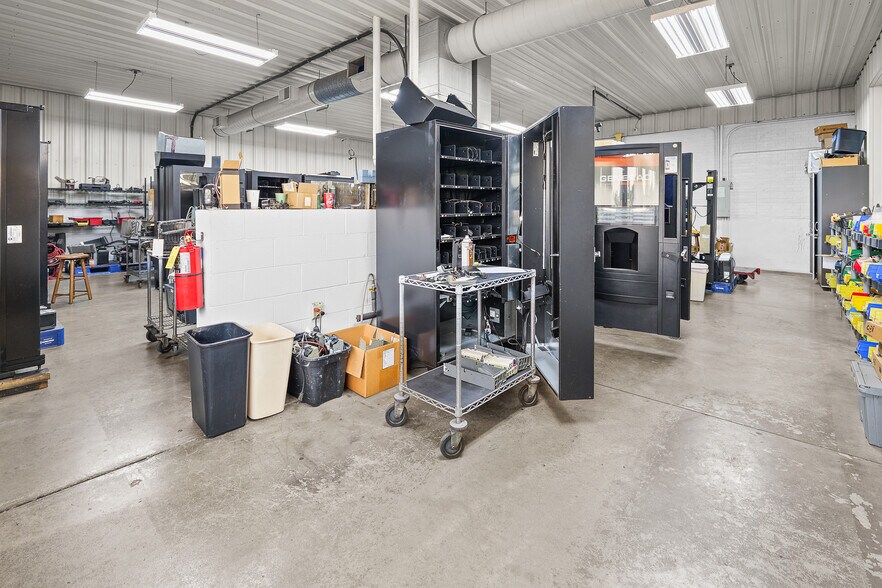 More Photos Of 560 Rolling Meadows, Fond Du Lac Light Distribution For Sale