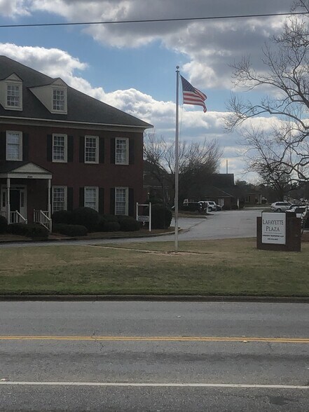 More Photos Of 2547 Lafayette Plaza Dr, Albany Unknown For Lease