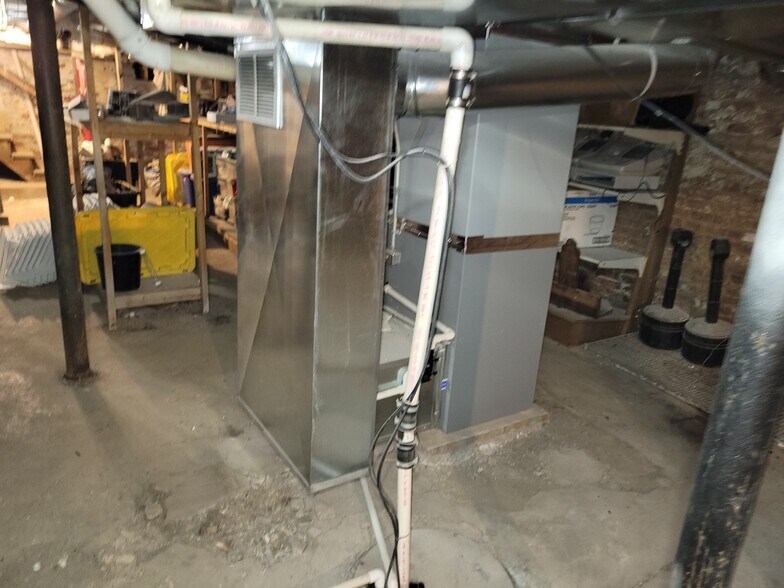 More Photos Of 90 E Jefferson St, Franklin Specialty For Lease