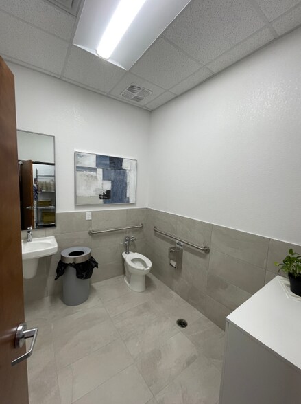 More Photos Of 6905 K Ave, Plano Light Distribution For Lease