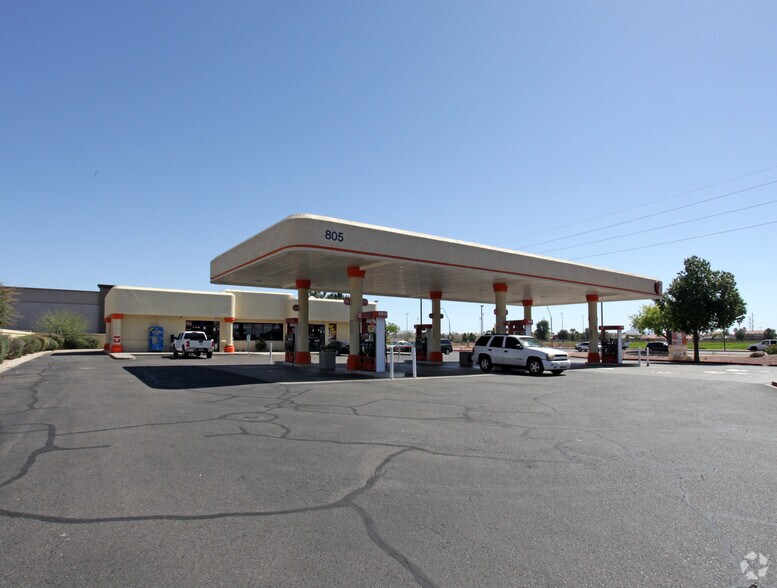 More Photos Of 805 N McQueen Rd, Gilbert Service Station For Lease