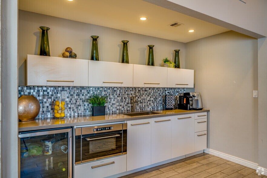 More Photos Of 8530 N 22nd Ave, Phoenix Apartments For Sale