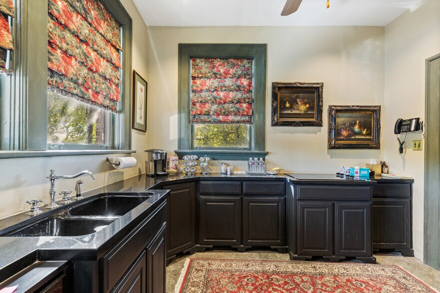 More Photos Of 1119 Pennsylvania Ave, Fort Worth Loft Creative Space For Sale