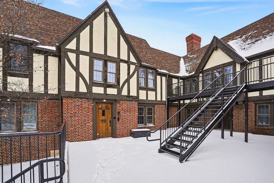 More Photos Of 302 Tuscola Rd, Bay City Hospitality For Sale