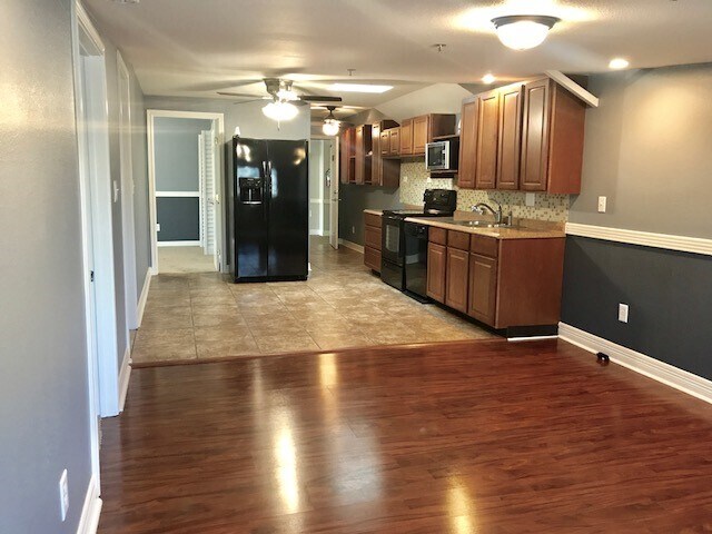 More Photos Of 7648 Broadview Dr, Houston Apartments For Sale