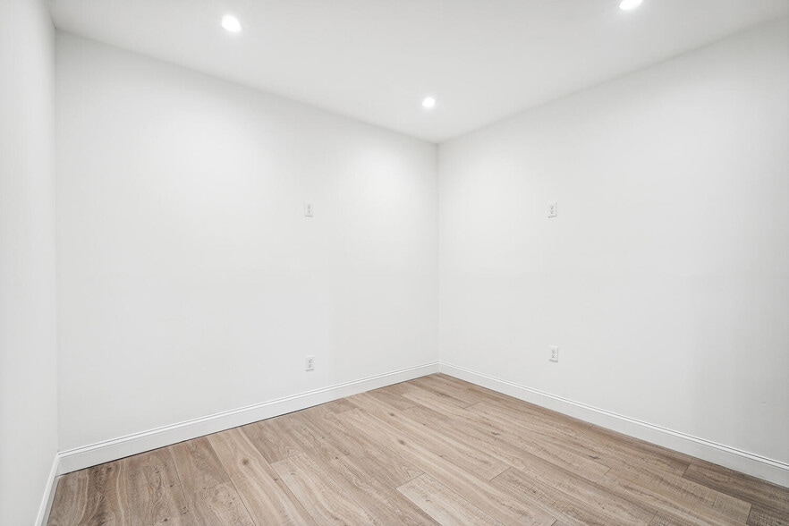 More Photos Of 1802 11th St NW, Washington Office For Lease