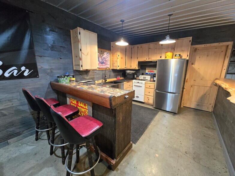 More Photos Of 750 Industrial Dr, Clare Warehouse For Sale