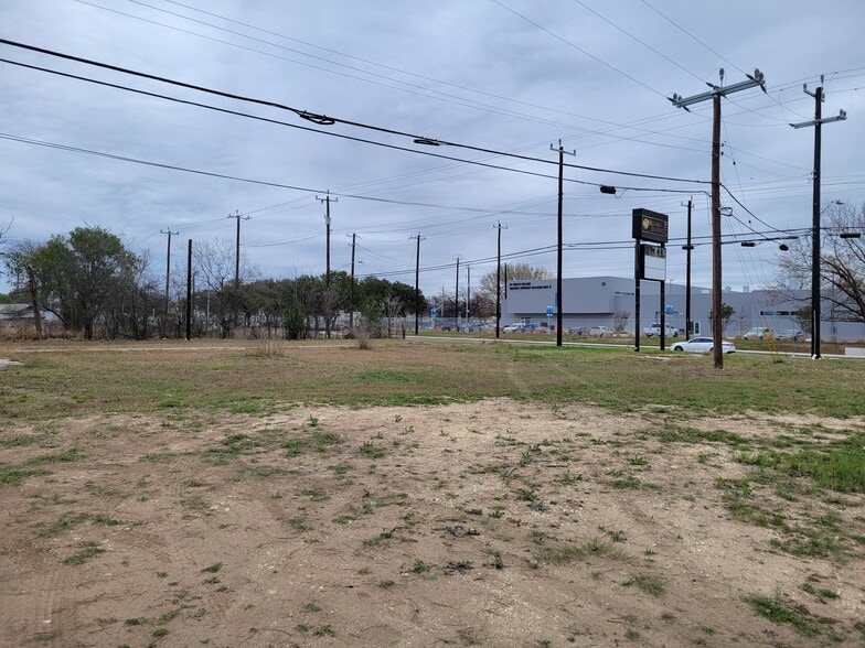 More Photos Of 942 Quintana Rd, San Antonio Land For Lease