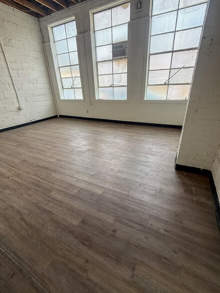 More Photos Of 512 Pershing Rd, Raleigh Warehouse For Lease
