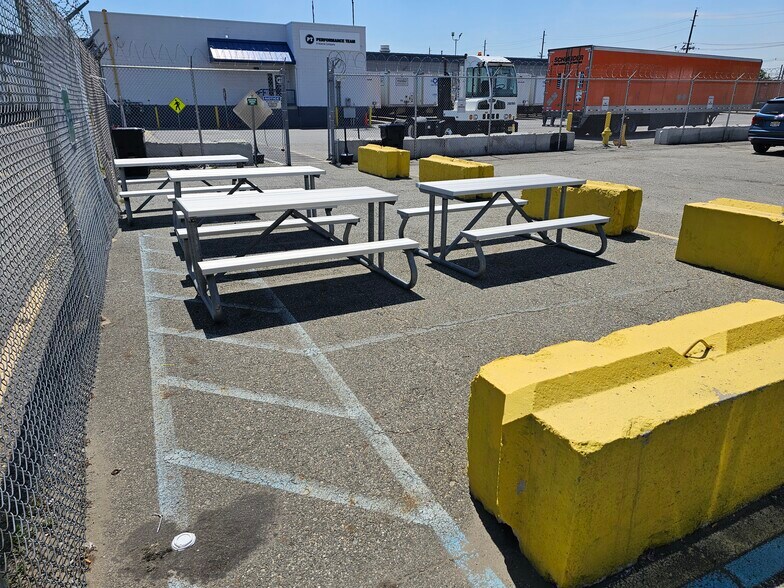 More Photos Of 36 N Hackensack Ave, Kearny Truck Terminal For Lease