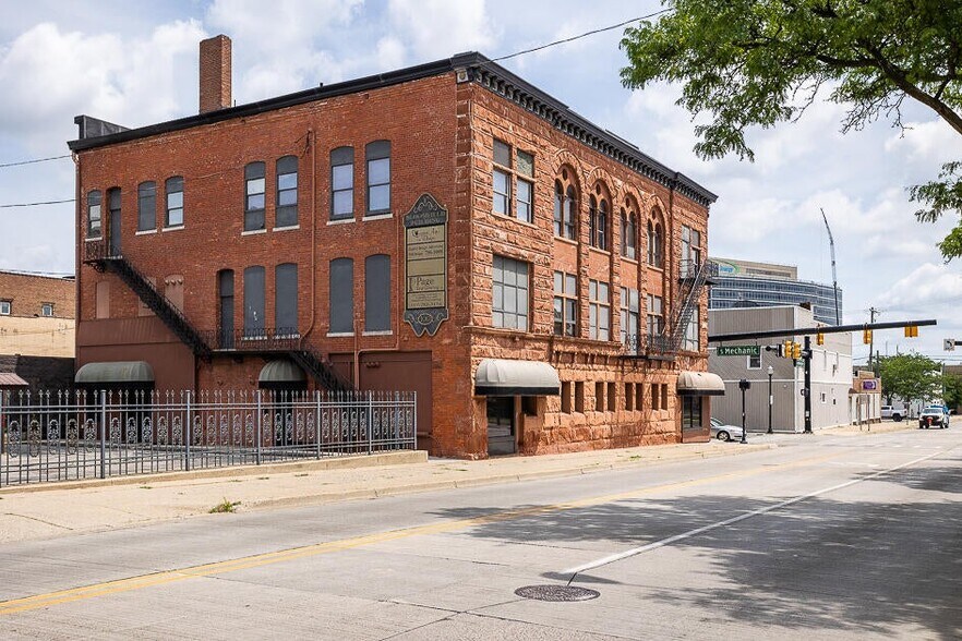 More Photos Of 100 W Washington Ave, Jackson Medical For Sale