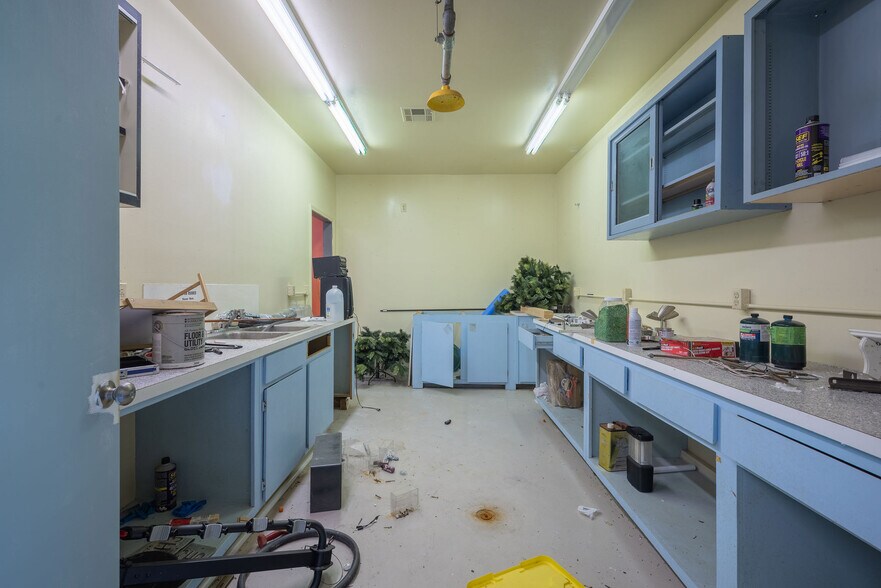 More Photos Of 841 Frances Ave, Neosho Flex For Sale