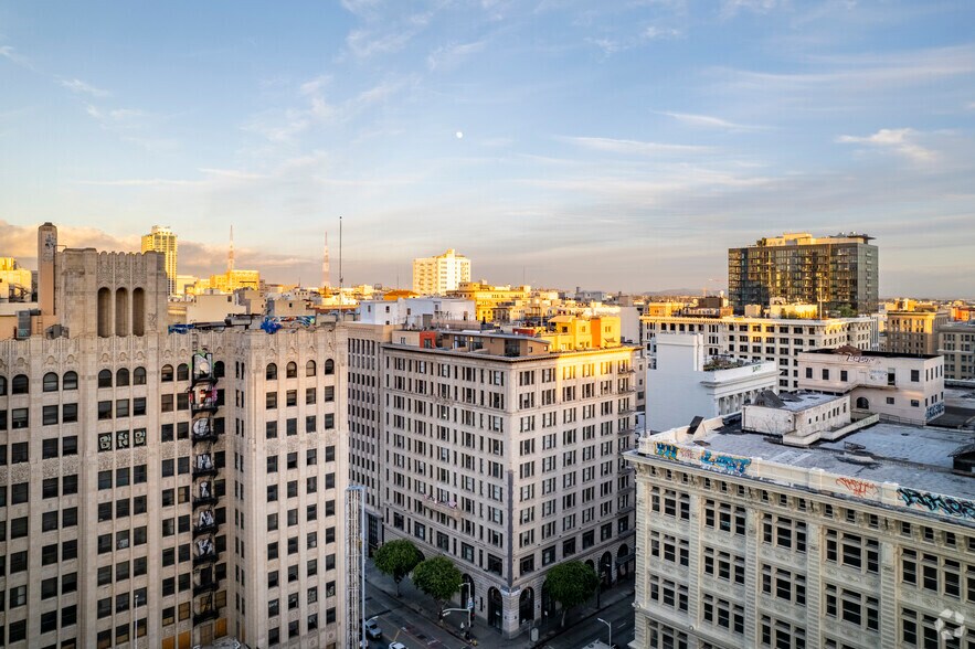 More Photos Of 325 W 8th St, Los Angeles Apartments For Lease
