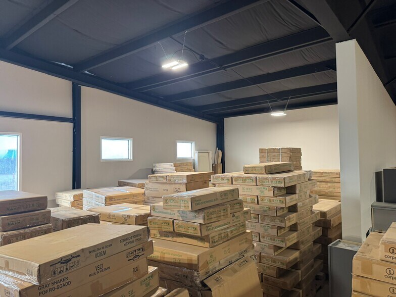 More Photos Of 2103 S 8th St, Rogers Warehouse For Sale