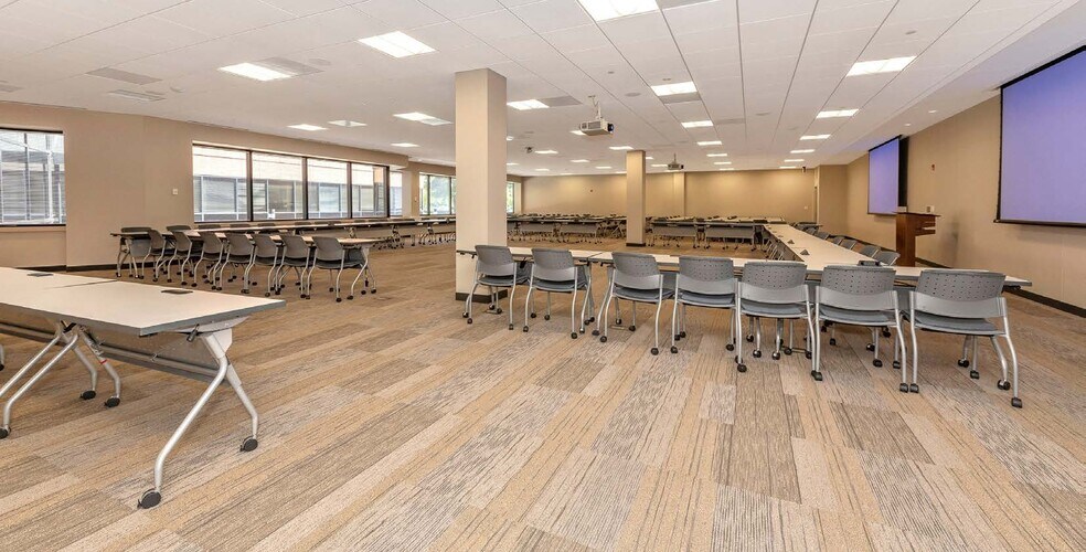 More Photos Of 5280 Corporate Dr, Frederick Office For Lease