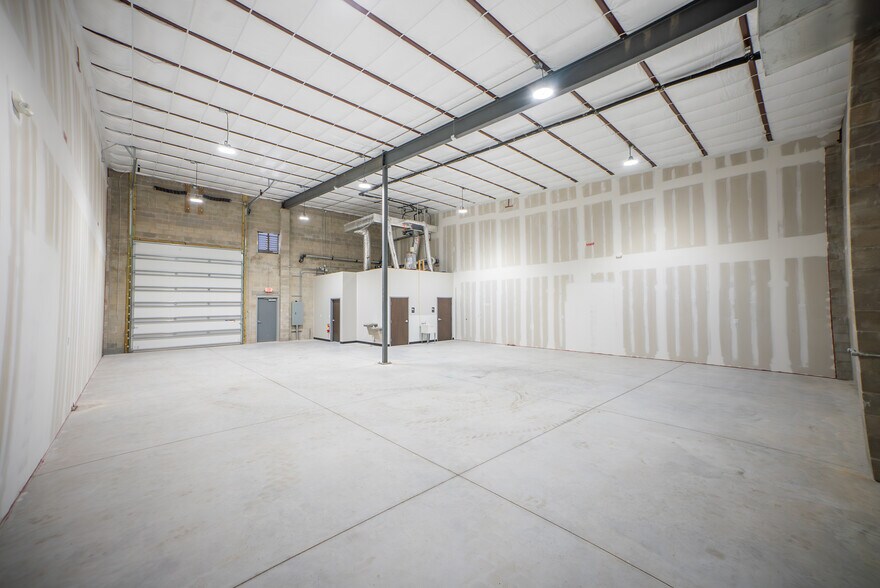 More Photos Of 11201 49th St N, Clearwater Unknown For Lease