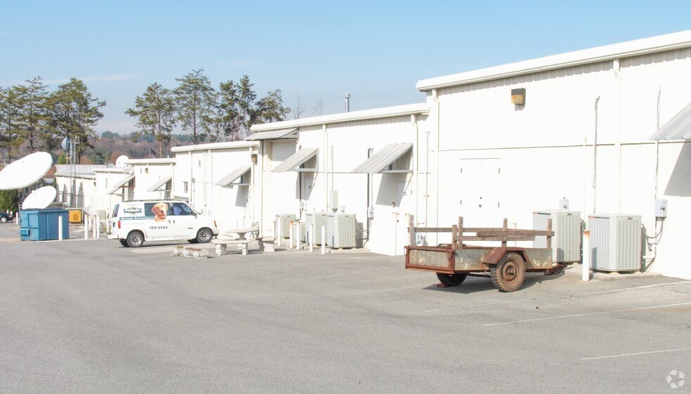 More Photos Of 10427 Cogdill Rd, Knoxville Light Distribution For Lease