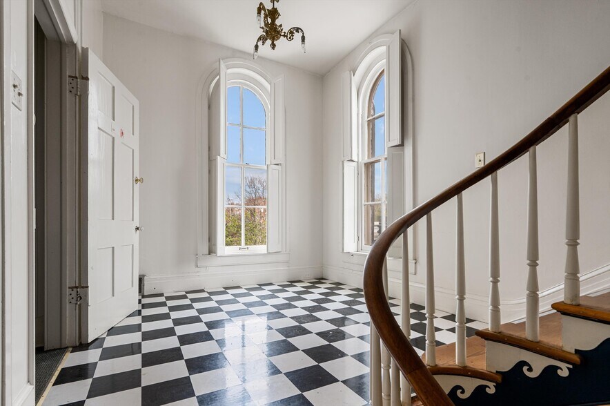 More Photos Of 230 W Boscawen St, Winchester Office Residential For Sale