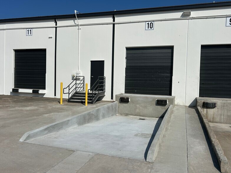More Photos Of 8601 Jameel Rd, Houston Warehouse For Lease